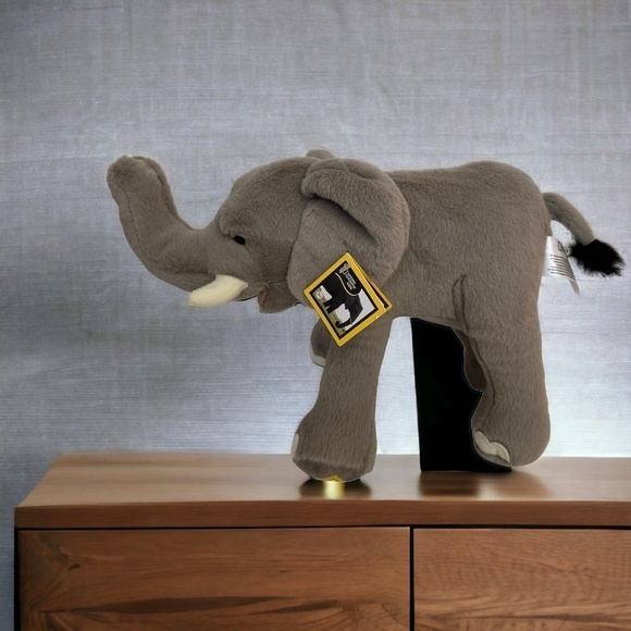 National Geographic Kids Elephant Plush/Stuffed Toy Kid's Age 3+ NEW - Picture 1 of 11